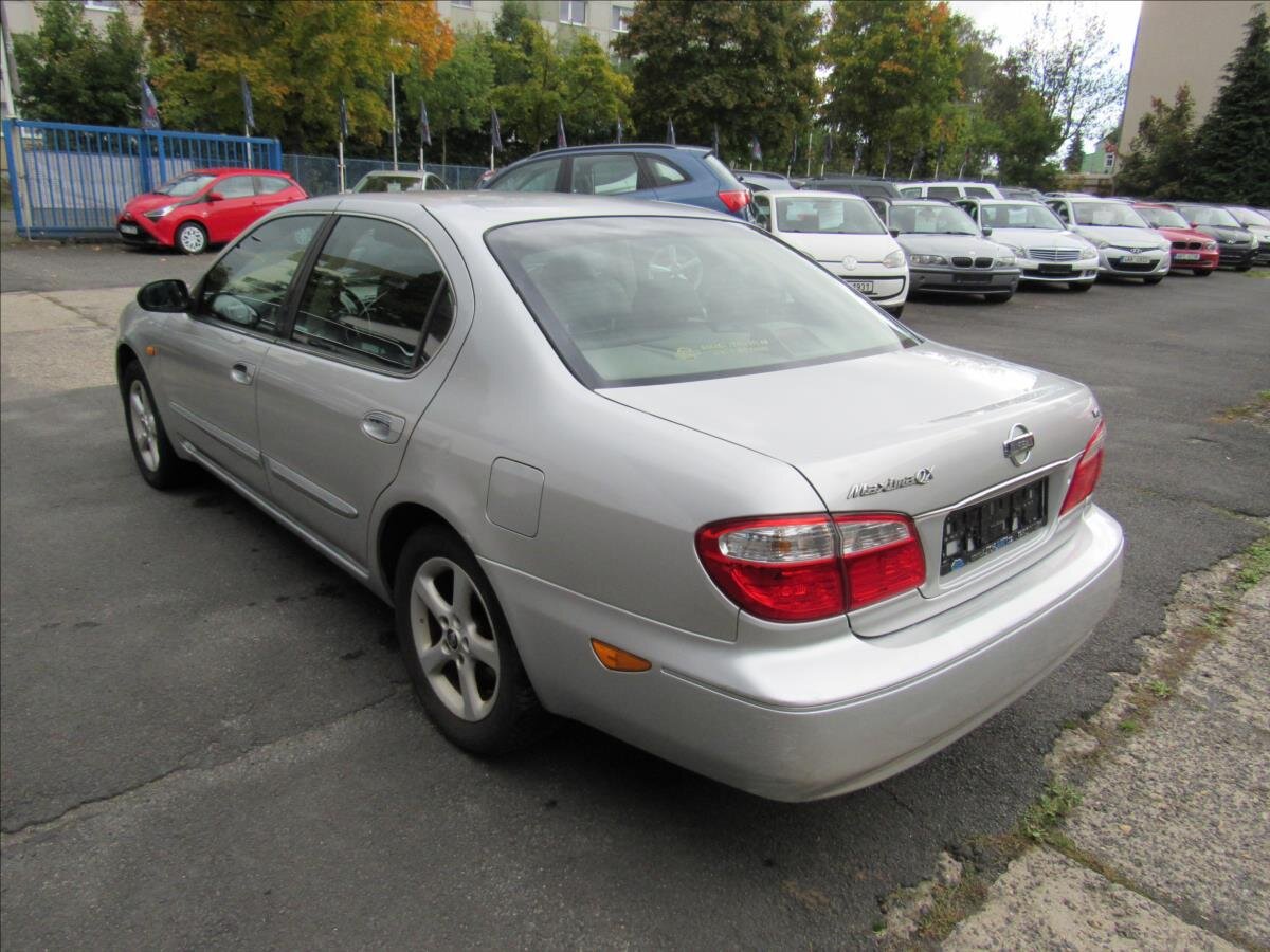 Nissan Maxima Sedan / Limuzína 2,0 l 103 kw