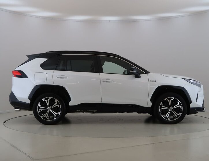 Toyota RAV4 SUV / Terénní 2,5 l 225 kw