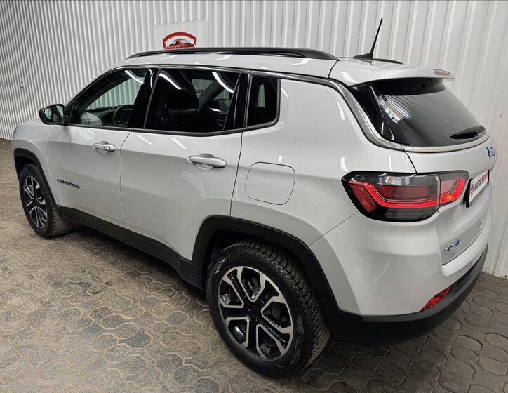 Jeep Compass SUV / Terénní 1,3 l 140 kw