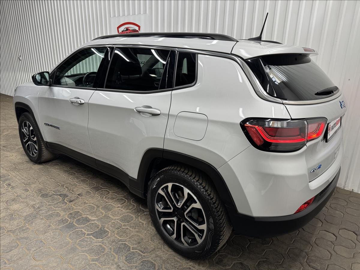 Jeep Compass SUV / Terénní 1,3 l 140 kw