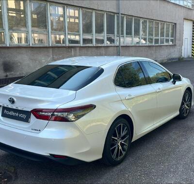 Toyota Camry 4
