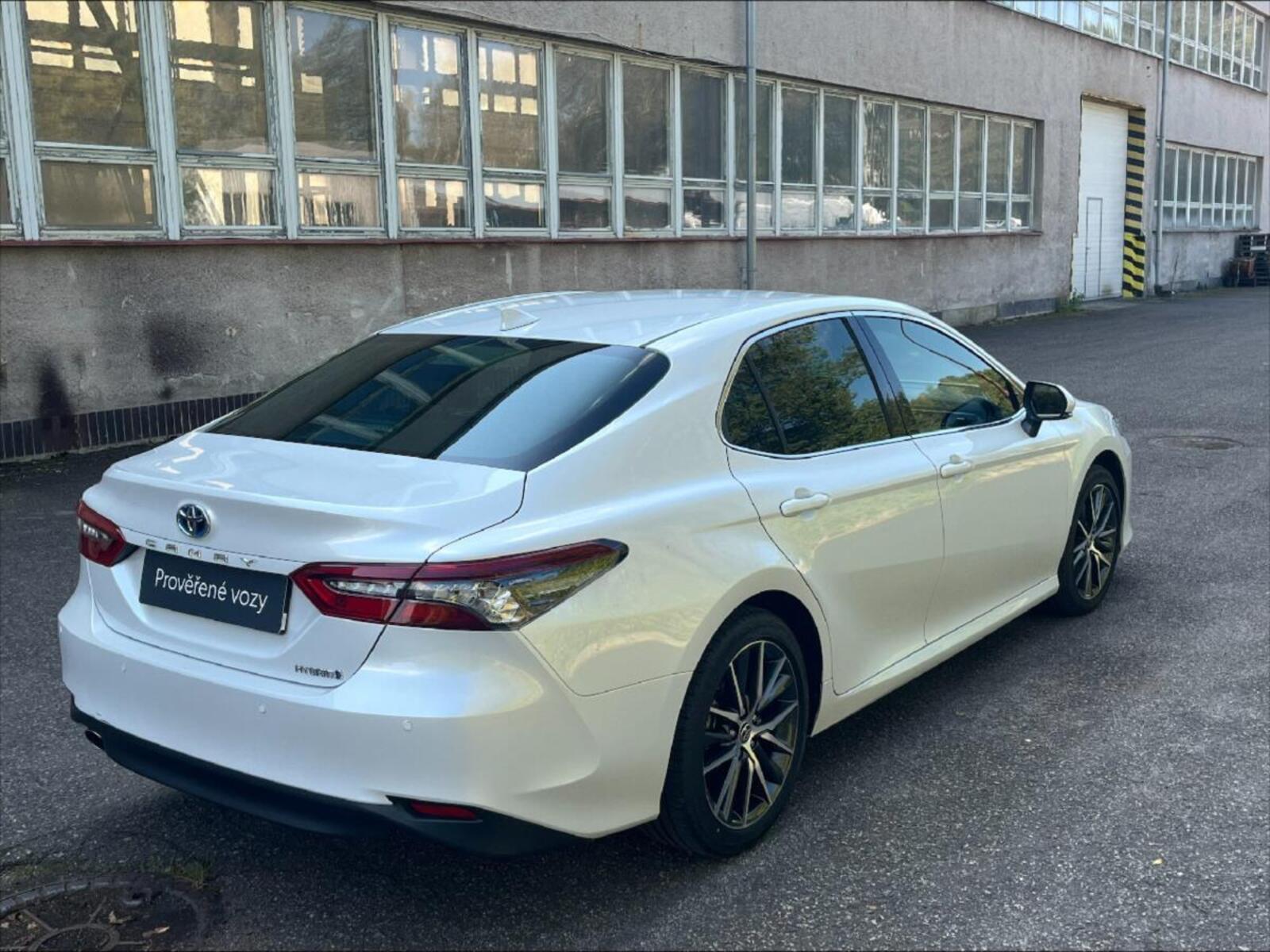 Toyota Camry 4
