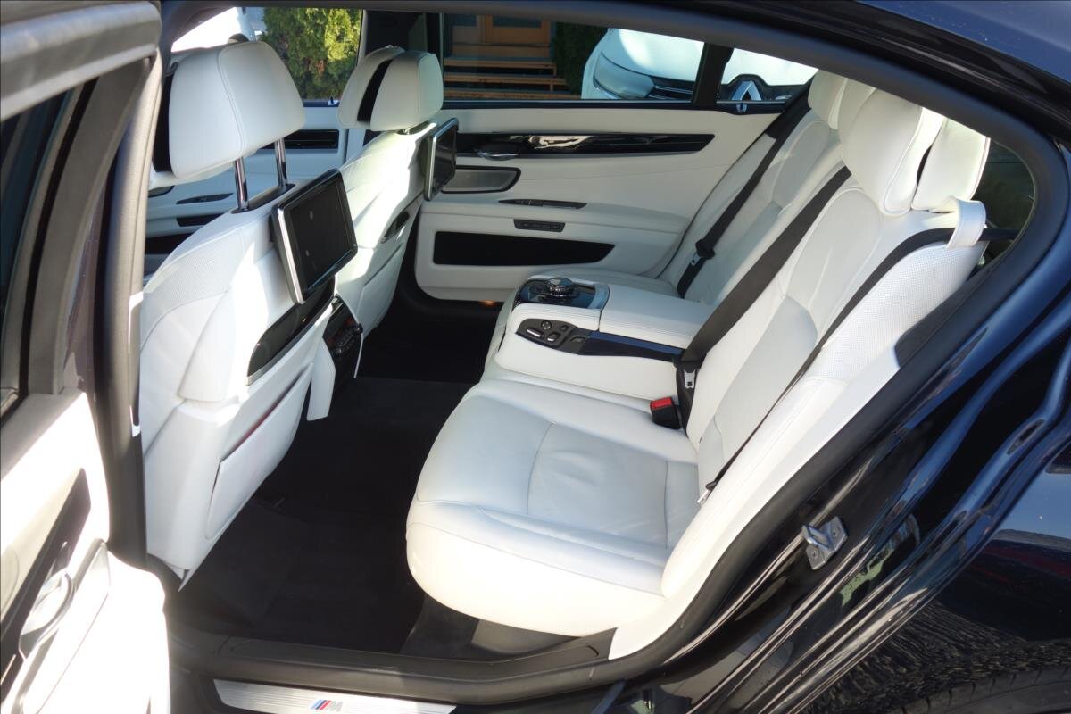 BMW Řada 7 Sedan 4,4 l 330 kw