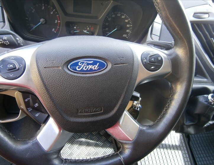 Ford Tourneo Custom Kombi 2,0 l 96 kw