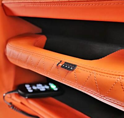 Land Rover Defender 33