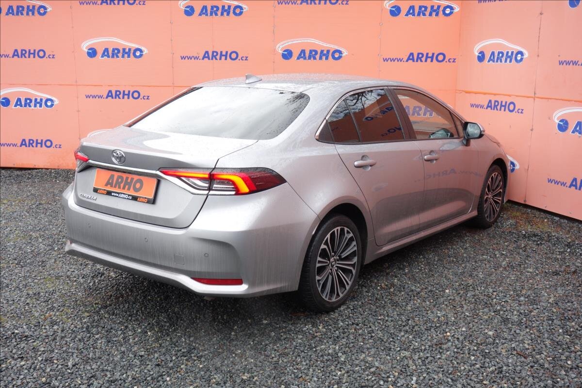 Toyota Corolla Sedan / Limuzína 1,6 l 97 kw