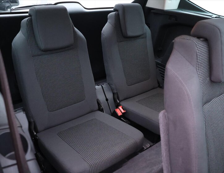 Peugeot 5008 MPV 1,6 l 88 kw