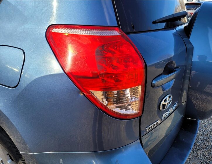 Toyota RAV4 SUV / Terénní 2,2 l 100 kw