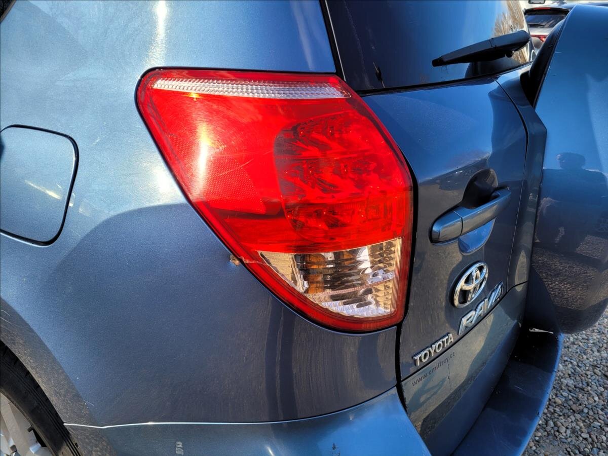 Toyota RAV4 SUV / Terénní 2,2 l 100 kw