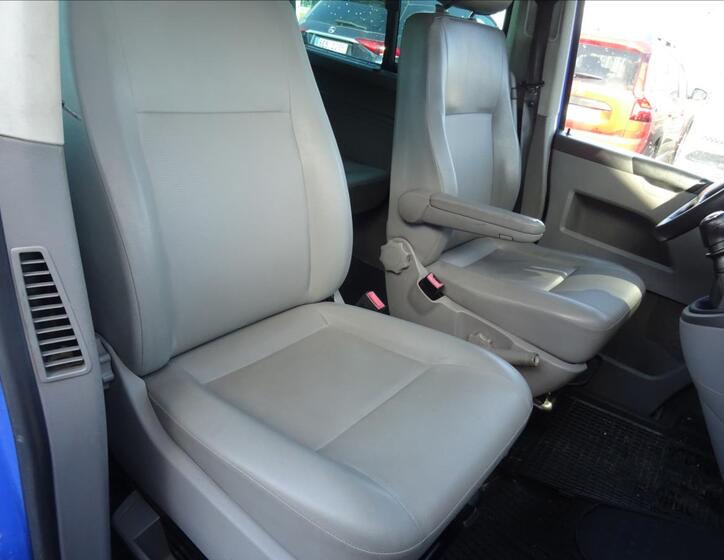 Volkswagen Caravelle 19