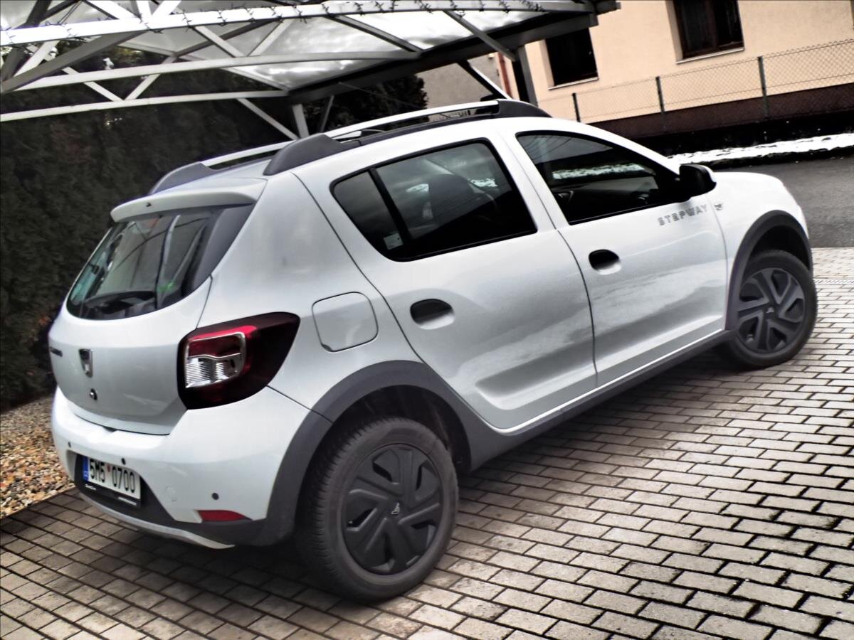 Dacia Sandero Hatchback 898,0 66 kw