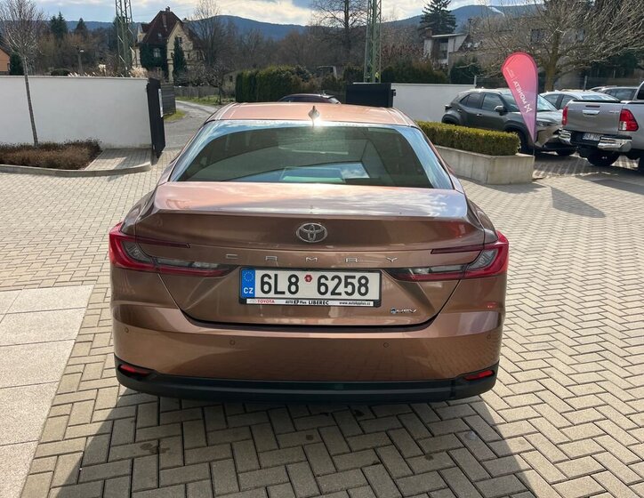 Toyota Camry Sedan / Limuzína 2,5 l 137 kw