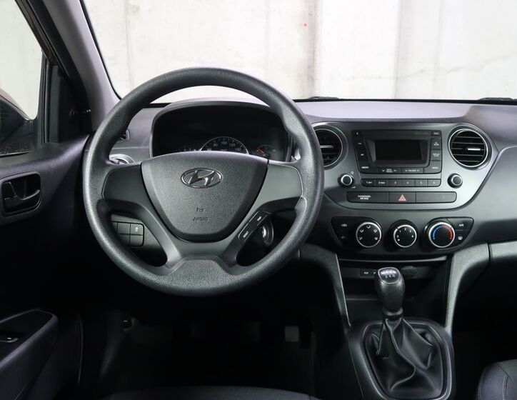 Hyundai i10 15