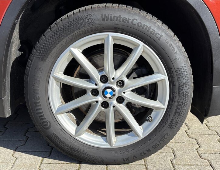 BMW X1 Kombi 1,5 l 100 kw