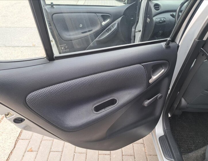 Toyota Yaris Hatchback 1,4 l 55 kw