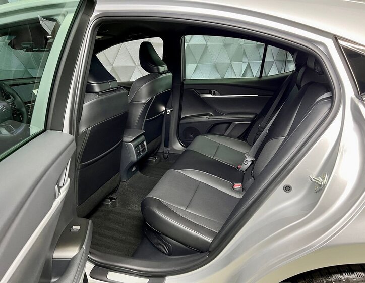 Toyota Camry Sedan / Limuzína 2,5 l 169 kw