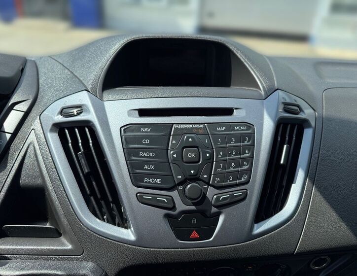 Ford Tourneo Custom 9