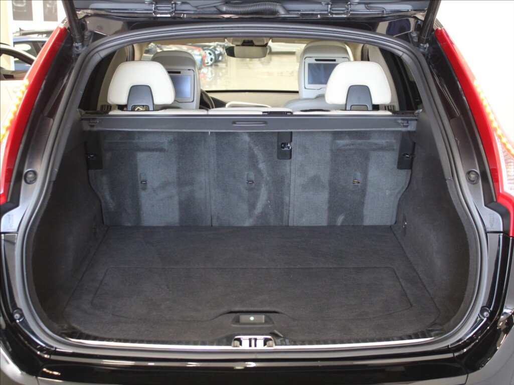 Volvo XC60 SUV / Terénní 2,0 l 140 kw