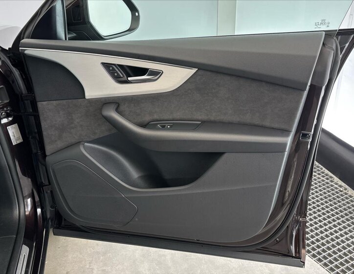 Audi Q8 SUV / Terénní 3,0 l 250 kw