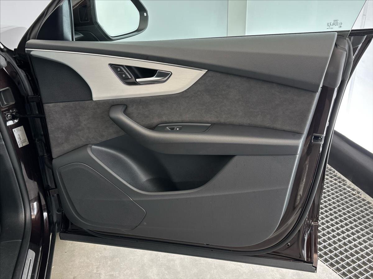 Audi Q8 SUV / Terénní 3,0 l 250 kw