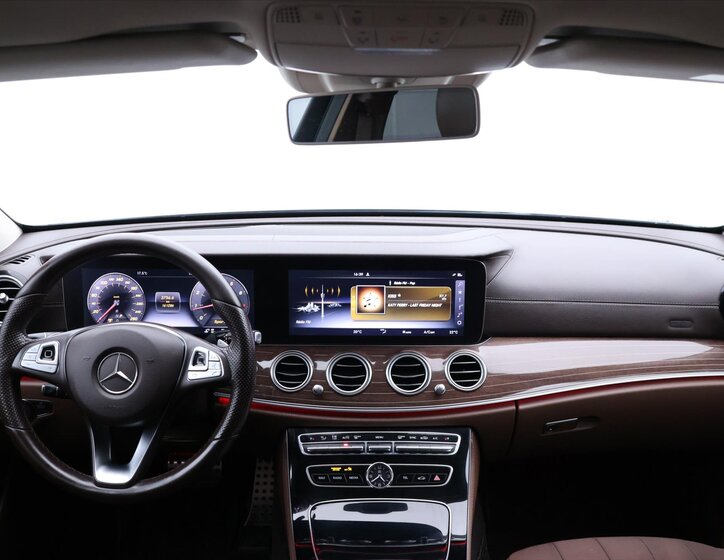 Mercedes-Benz Třídy E Sedan / Limuzína 2,0 l 135 kw