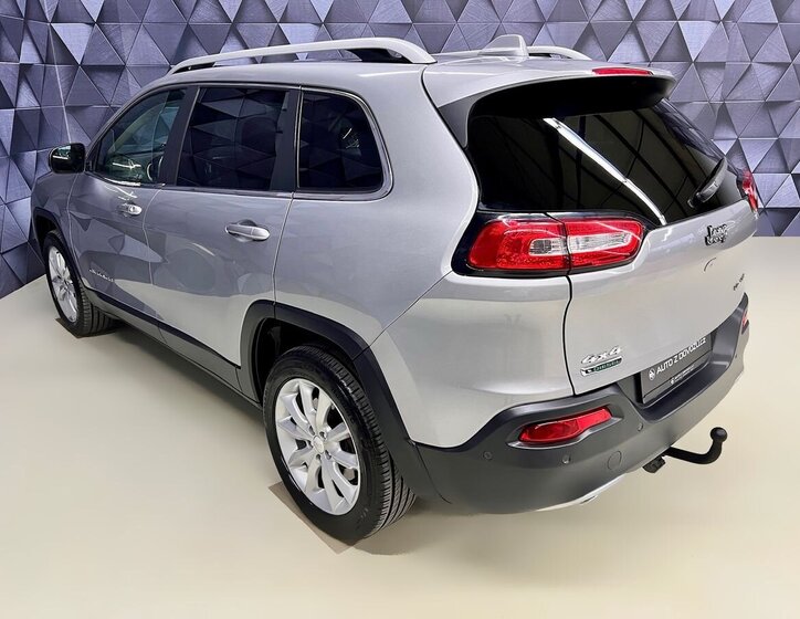 Jeep Cherokee SUV 2,0 l 125 kw