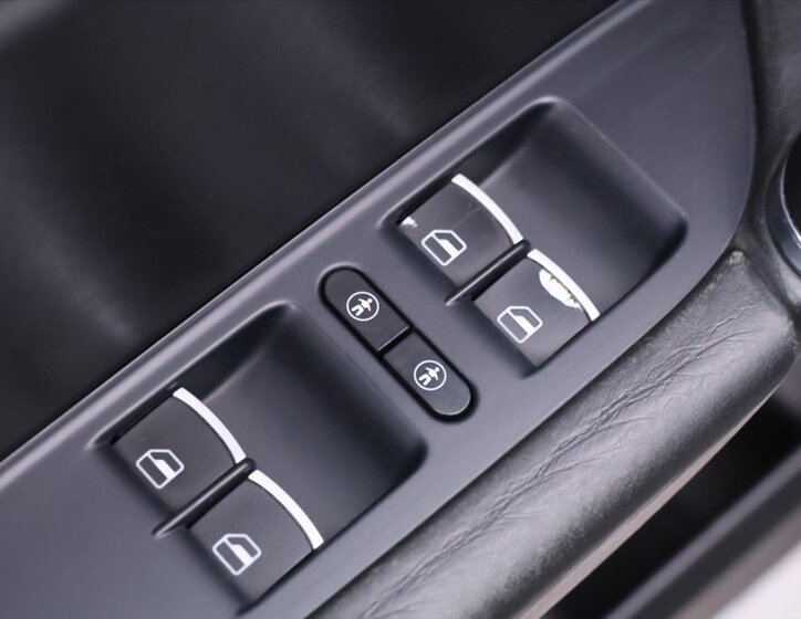 Volkswagen Touareg SUV / Terénní 3,0 l 176 kw