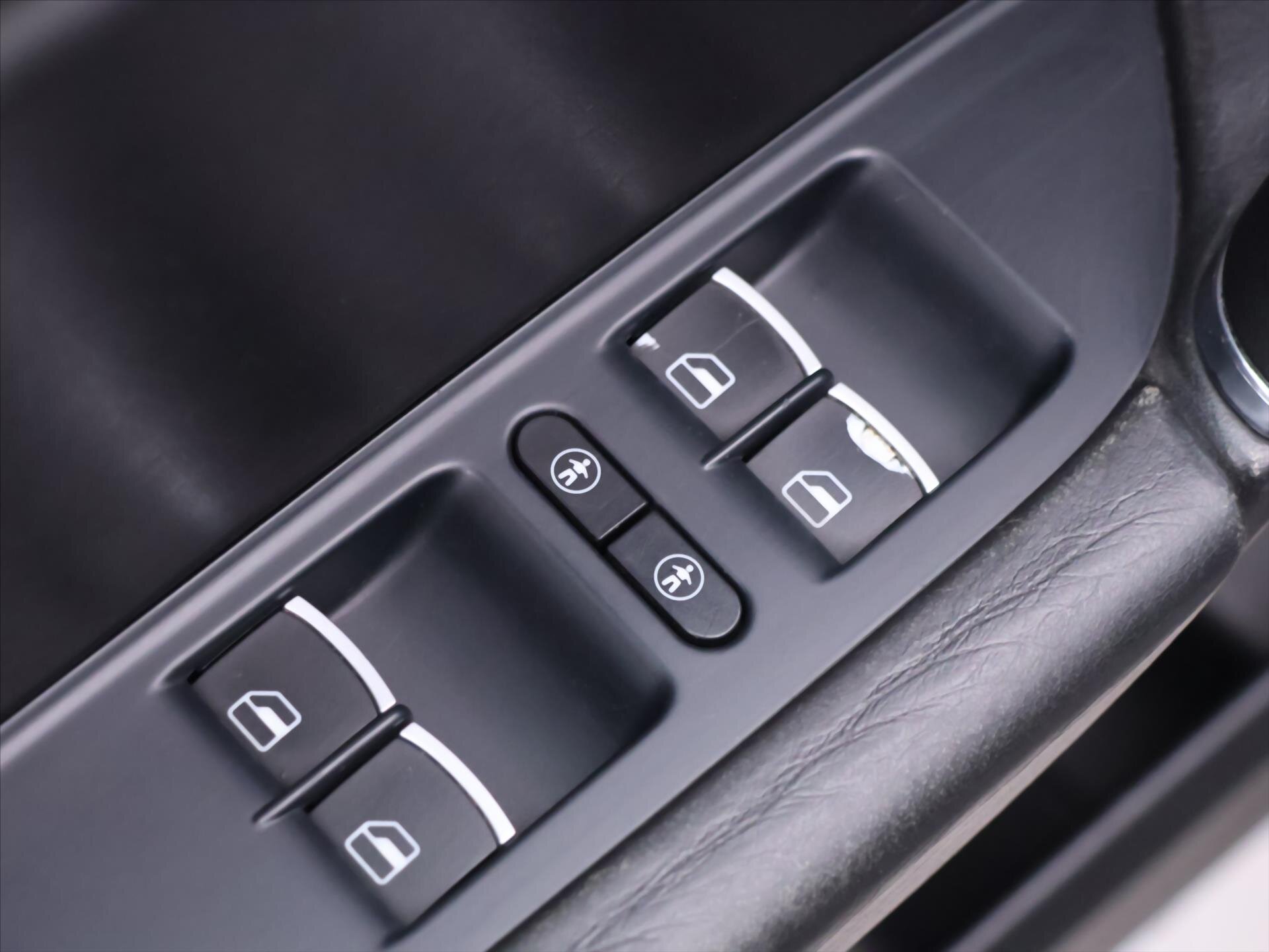 Volkswagen Touareg SUV / Terénní 3,0 l 176 kw