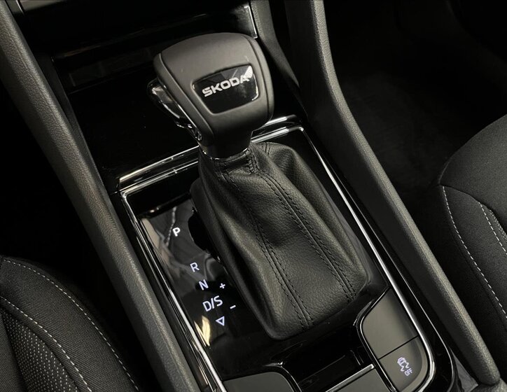 Škoda Karoq SUV / Terénní 1,5 l 110 kw