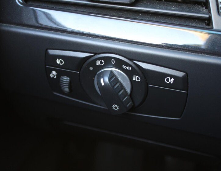 BMW Řada 5 Kombi 3,0 l 145 kw