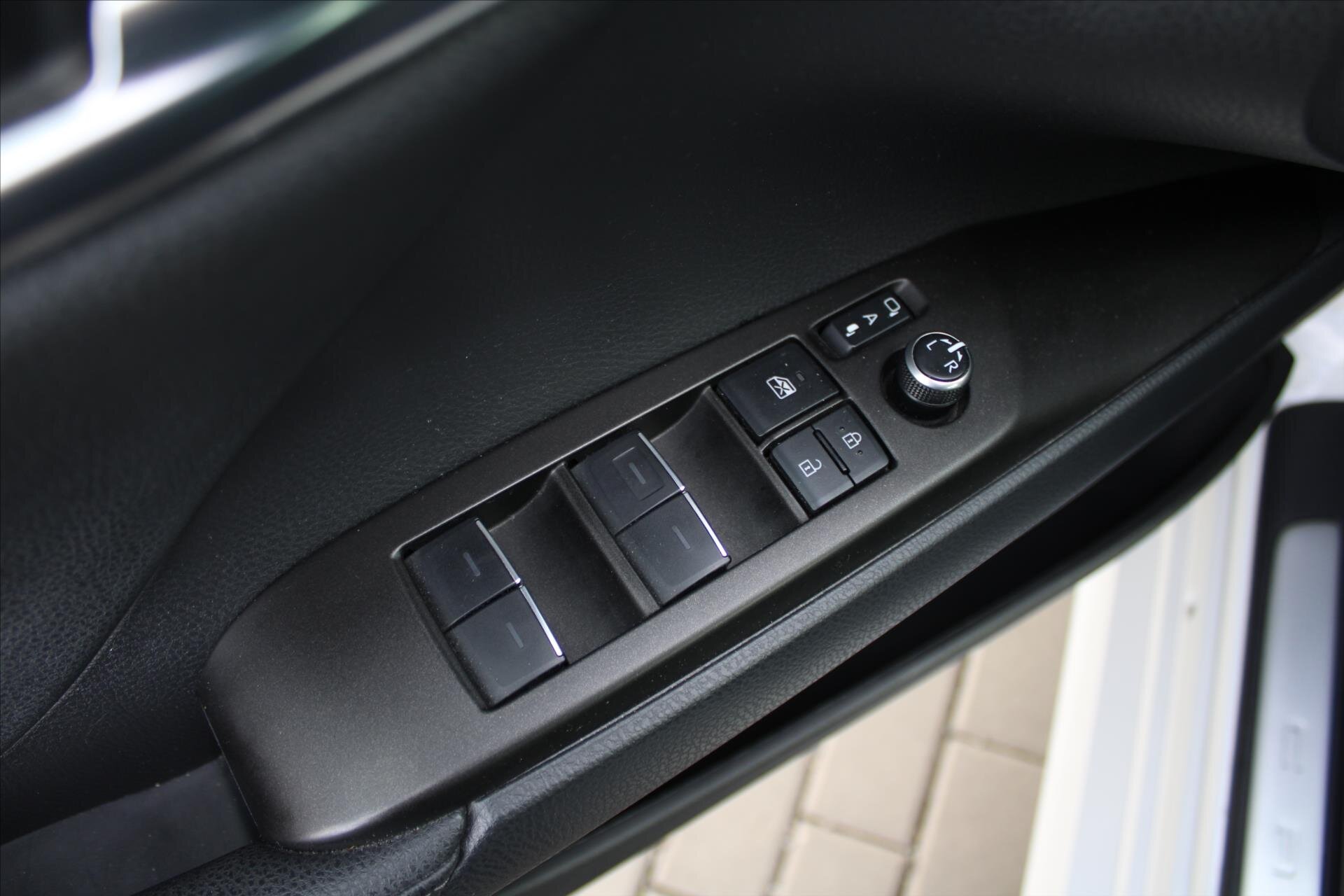 Toyota Camry Sedan 2,5 l 131 kw