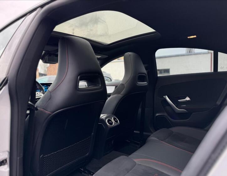 Mercedes-Benz CLA 12