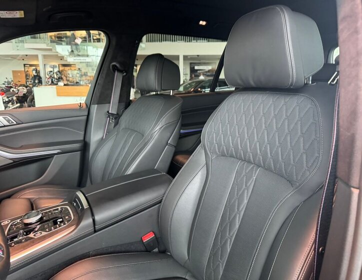 BMW X7 SUV / Terénní 3,0 l 250 kw