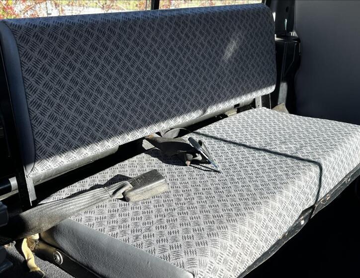 Land Rover Defender 13