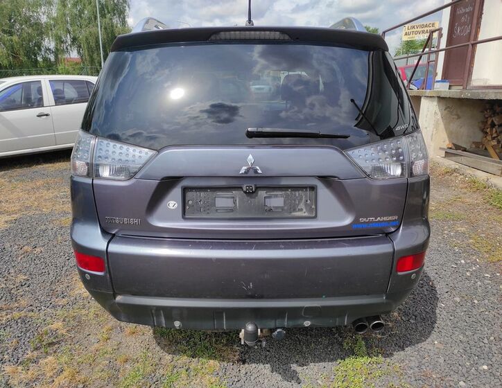 Mitsubishi Outlander 4