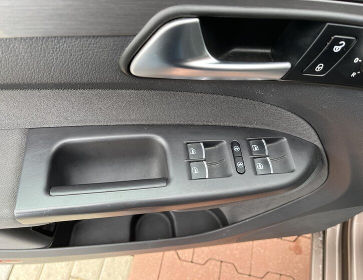 Volkswagen Touran Ostatní 1,2 l 77 kw