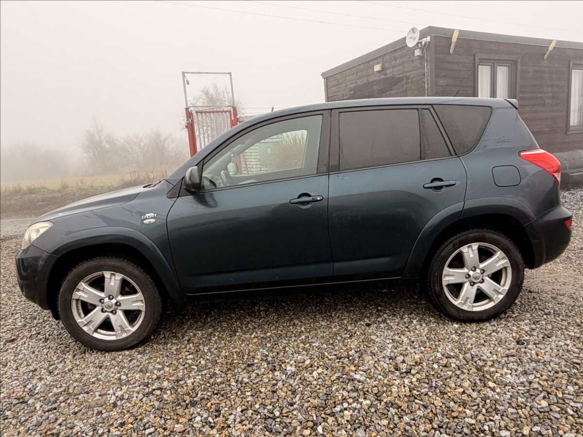 Toyota RAV4 SUV / Terénní 2,2 l 130 kw