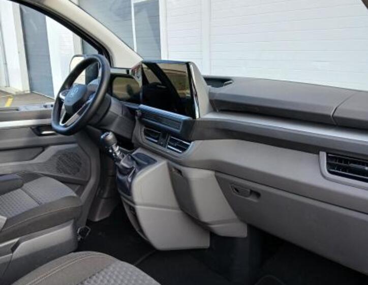 Volkswagen Caravelle 11