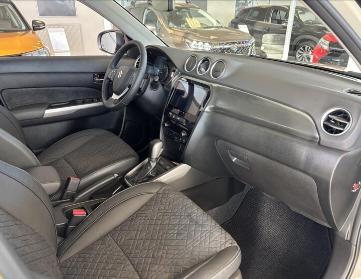 Suzuki Vitara SUV / Terénní 1,4 l 81 kw