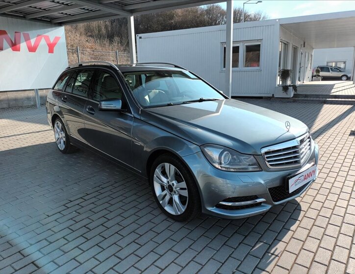 Mercedes-Benz Třídy C Kombi 2,1 l 100 kw