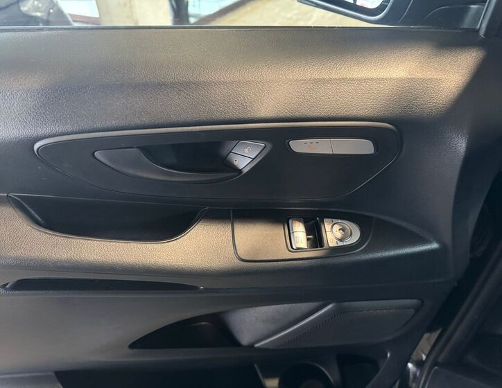Mercedes-Benz Vito 10