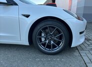 Tesla Model 3 Sedan / Limuzína 0,0 208 kw