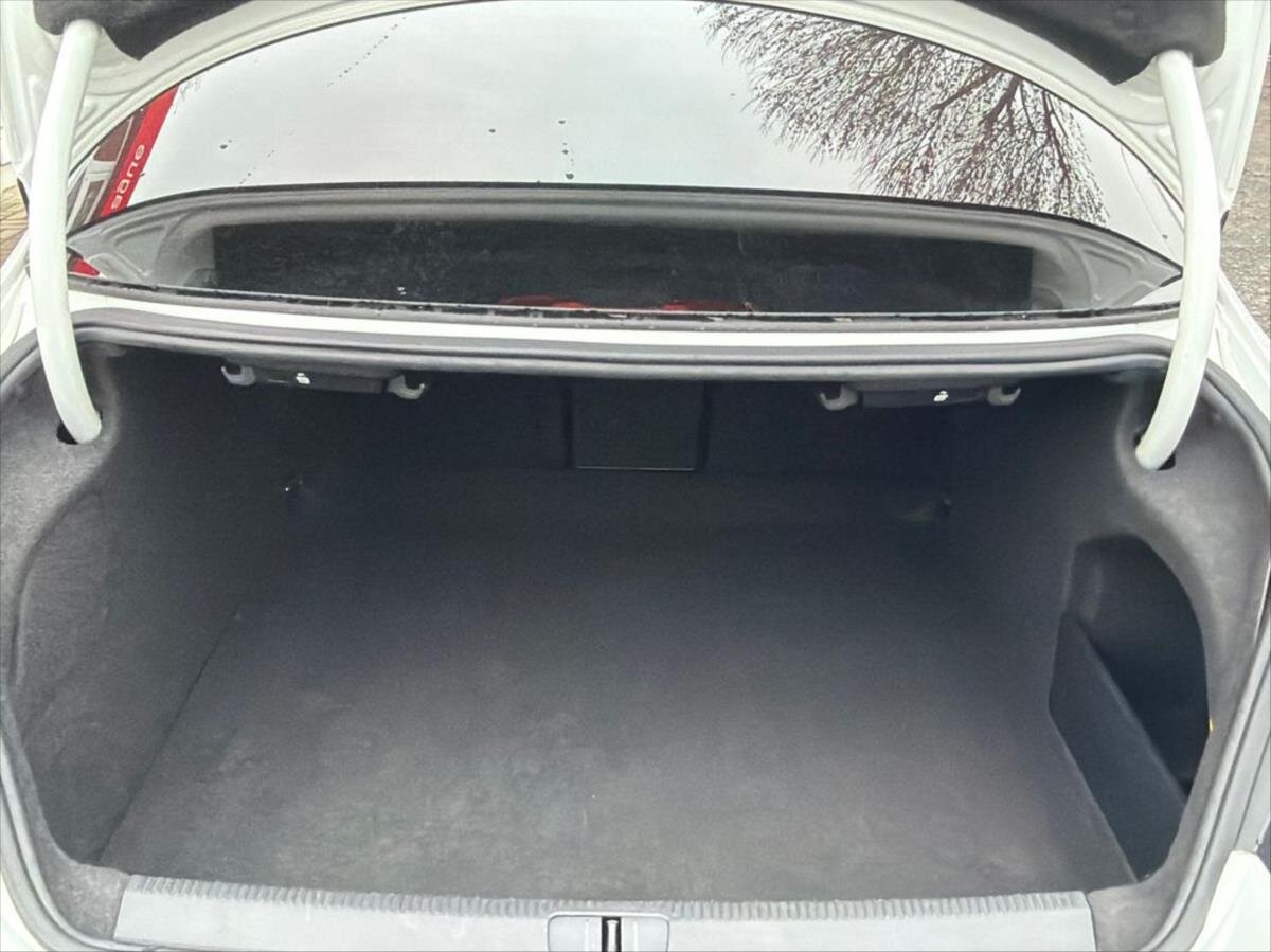 Volkswagen CC Sedan / Limuzína 2,0 l 130 kw