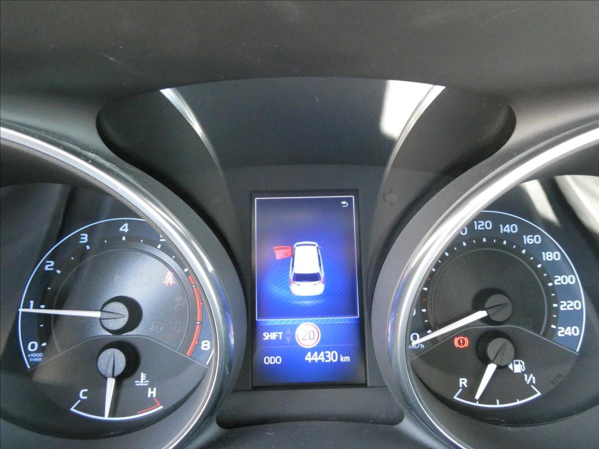 Toyota Auris Kombi 1,3 l 73 kw