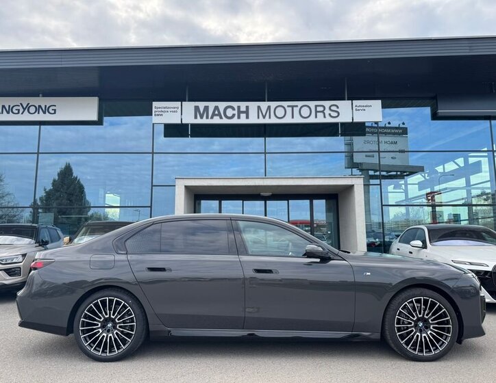 BMW Řada 7 Sedan / Limuzína 3,0 l 210 kw