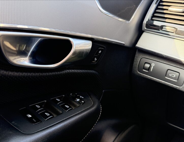 Volvo XC90 SUV / Terénní 2,0 l 173 kw