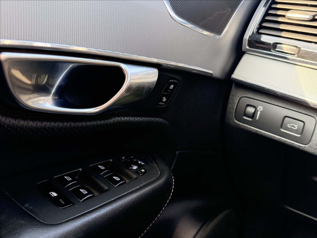 Volvo XC90 SUV / Terénní 2,0 l 173 kw