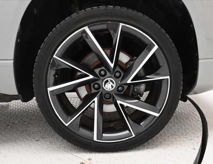 Škoda Karoq SUV / Terénní 1,5 l 110 kw