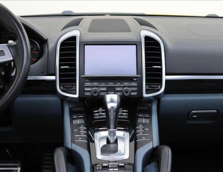 Porsche Cayenne SUV / Terénní 4,8 l 294 kw