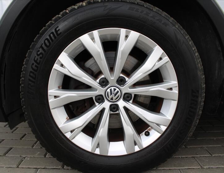 Volkswagen Tiguan 9